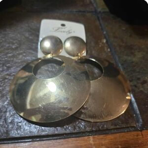 Elegant Gold Hoop Earrings